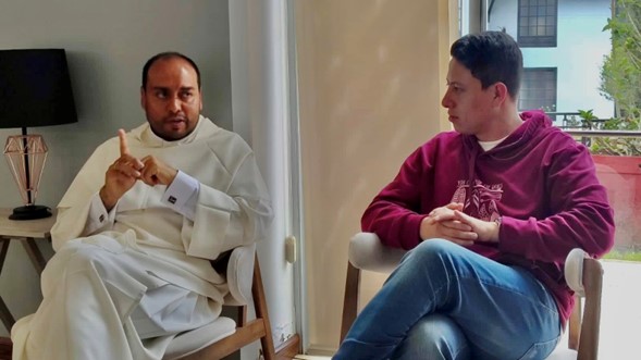 Con la bendición del padre Montes, Heiner Gaitán inicia su campaña a la Alcaldía de Soacha.